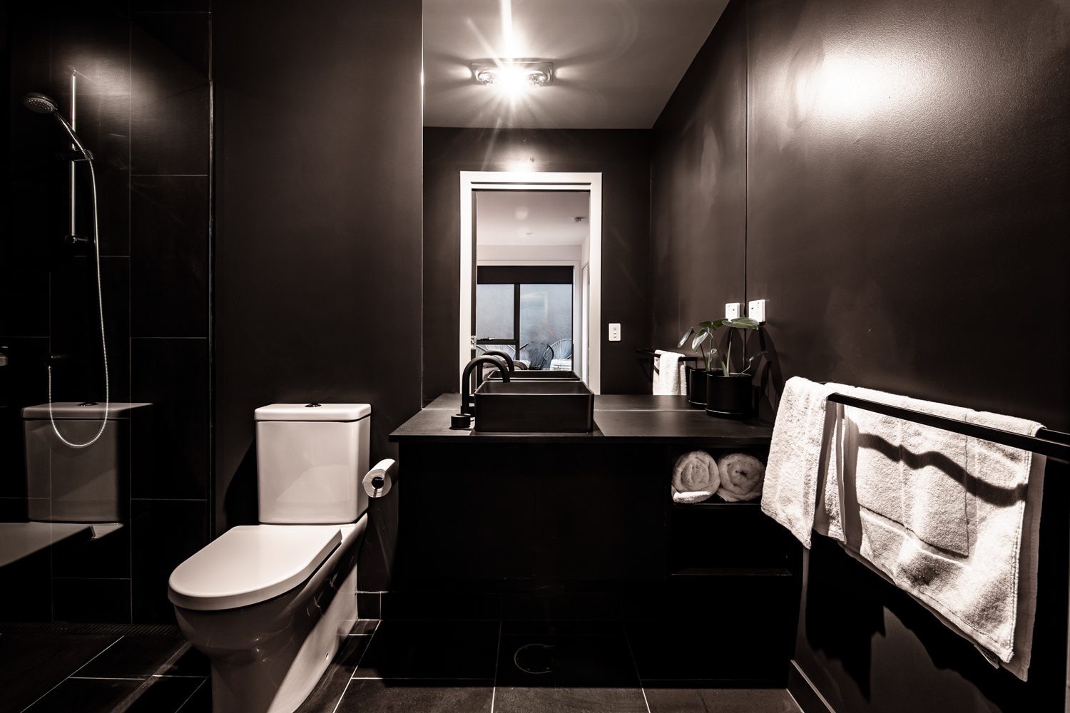 An ensuite bathroom at Change Overnight